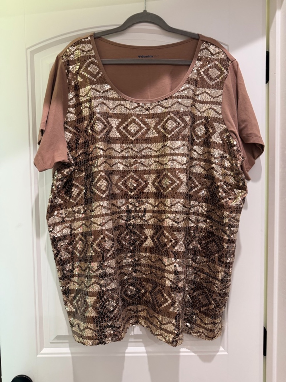Denim 24/7 NWOT Brown and Gold Sequin Geometric Short Sleeve Top